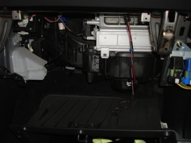 C:\Documents and Settings\Paulk\Desktop\Flex Innovations\Installs\Cabin Air Filter\DSC02738.JPG